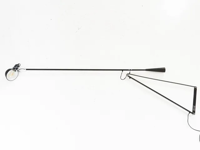 PAOLO RIZZATTO. "265 vägglampa", svartlackad metall, Flos, Italien.