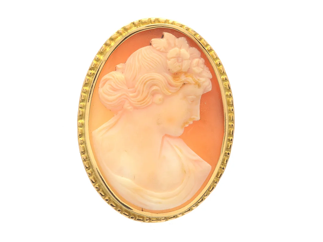 BROSCH/HÄNGE 18K guld, camé, 4,5 x 3,5 mm, 1949, 13,0 g — Smycken/Brosch — Kaplans