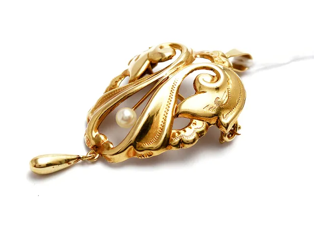 Brosch 18K med pärla 2,6g