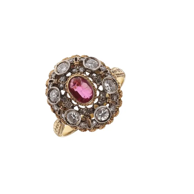 A RUBY AND DIAMOND CLUSTER RING.