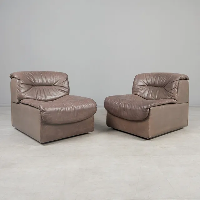 DE SEDE, Paar Sessel / Modulsofa, Modell 'DS 14', Holz, Leder, 1970er Jahre, Schweiz. (2).