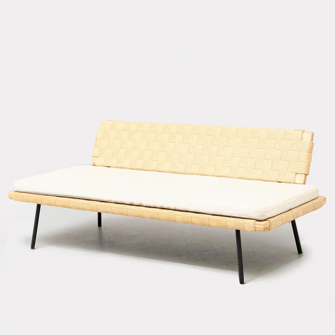ILSE CRAWFORD. Dagbädd, "Sinnerlig", IKEA, 2015. — Sofas & Seatings — Uppsala Auktionskammare