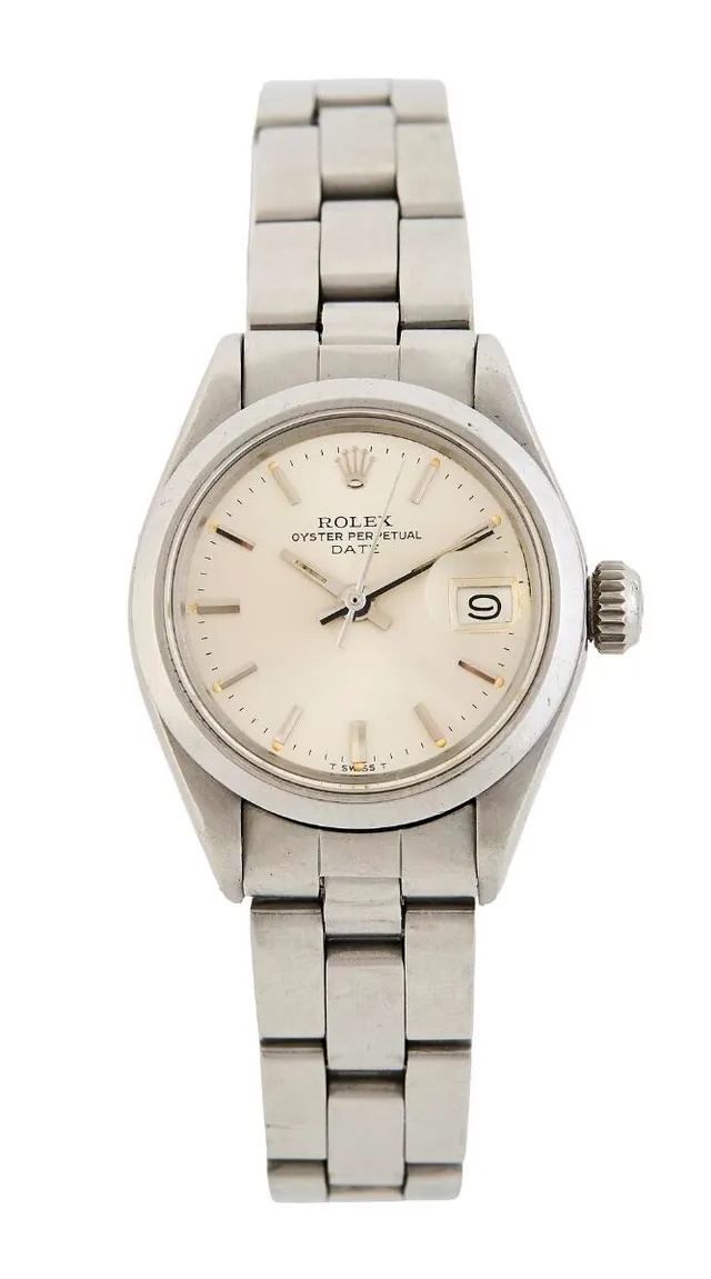 Oyster Perpetual Date of steel, ref. 6916. Mechanical movement with automatic winding and date indication, cal. 2030. Rolex “Oyster” bracelet of steel with folding clasp. Circumference approximately 17 cm. Ø 26 mm. 1973.