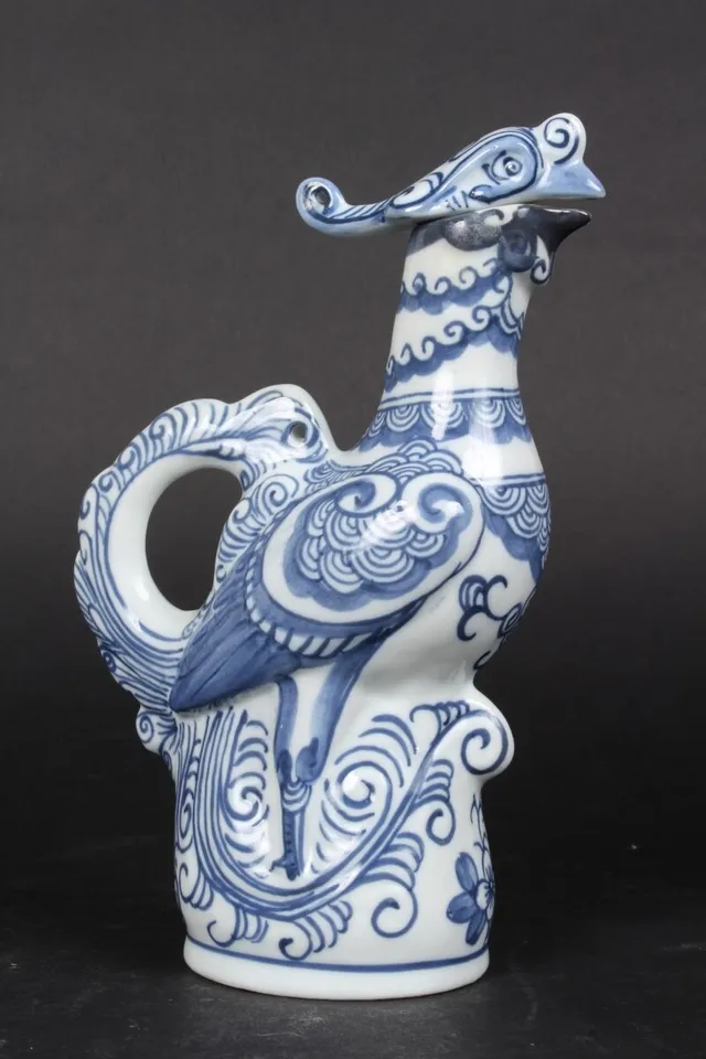 Kinesisk figurkande i porcelæn, H. 22 cm.