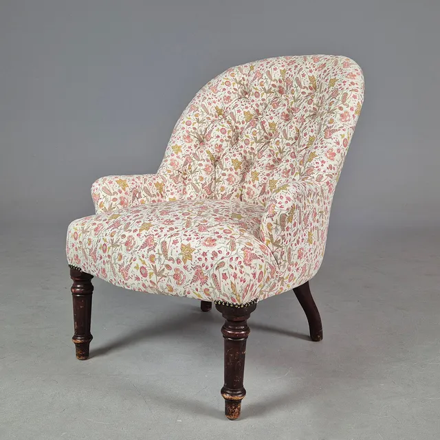19TH CENTURY MAHOGANY SLIPPER CHAIR.