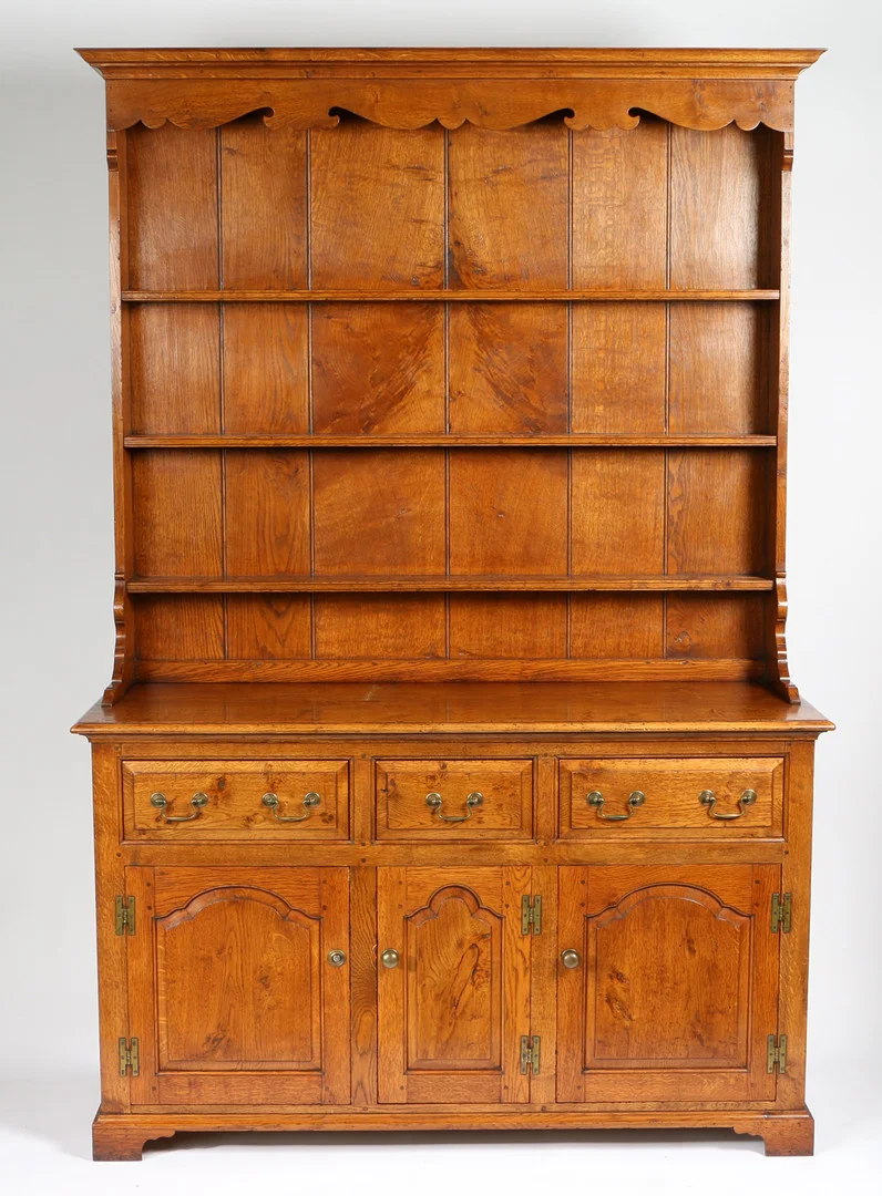 A GEORGE III STYLE OAK DRESSER AND RACK. — Dining room furniture — Bishop & Miller