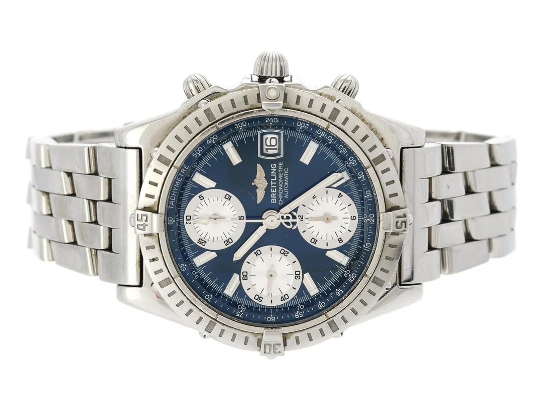 BREITLING, Chronomat, Chronometre, "Tachymetre", Cal 13 (ETA 7750), Verk nr. 274991, Serie nr. 274991, Ref nr. A13352, kronograf, herrur, 39 mm, stål, automatisk, safirglas, datum, skadad urtavla, defekt (servicebehov), skadad krona/kronhals, Pilotlänk, viklås, Ref nr. C4401/300A, ca 2001. — Klockor/Breitling — Kaplans