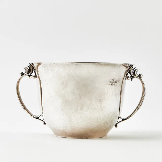 HARALD NIELSEN. Skål med parställda häcklar, sterlingsilver, Danmark 1925-1932. Design nr 456 A.