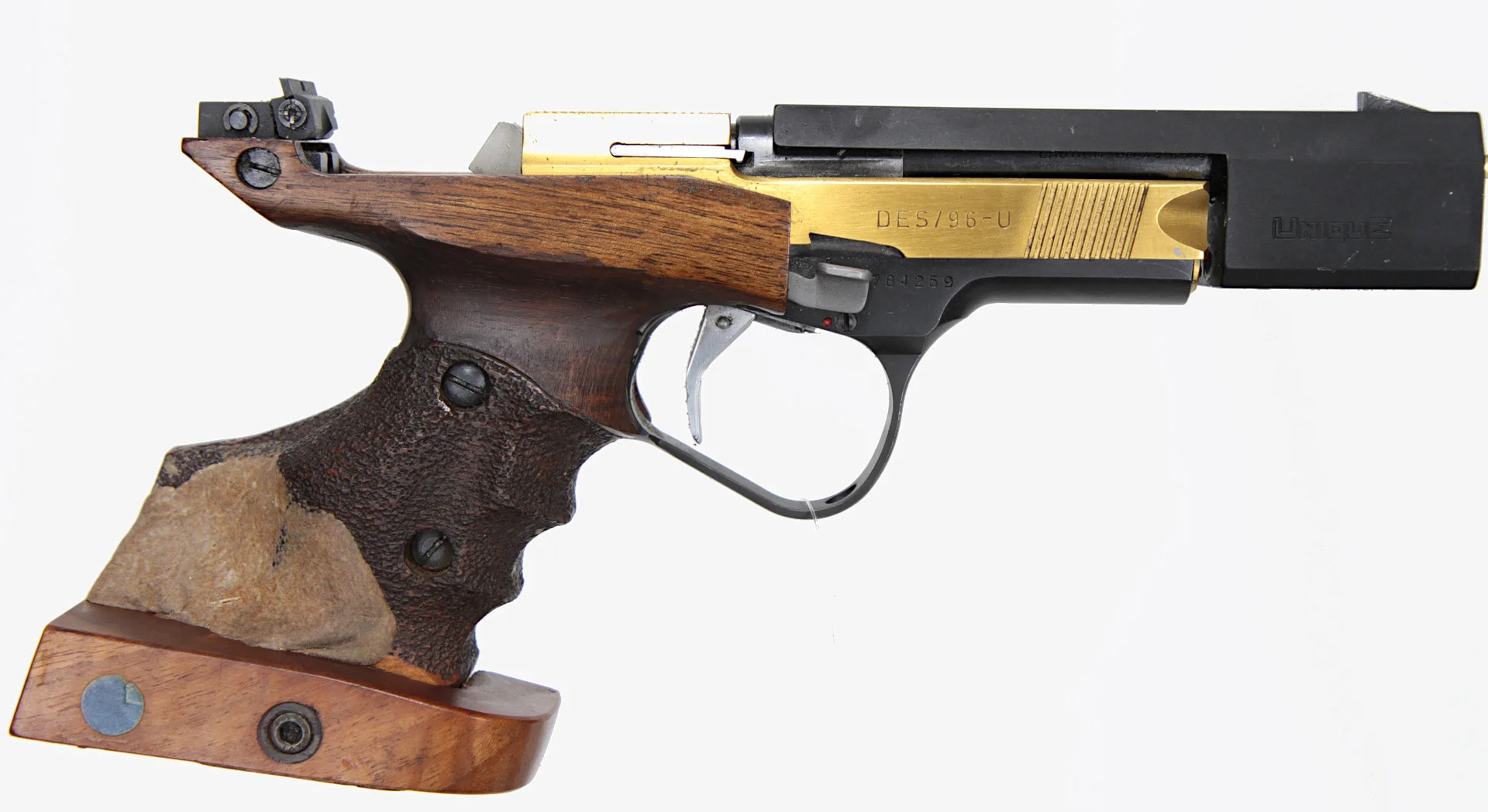 97. PISTOL, fansk, Halvautomatisk, fabrikat Unique, modell Des/96U, kaliber .22LR, tillv.nr 784259, se-nr Begagnad. — Pistols — Walter Borg