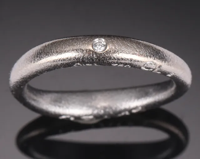 Ole Lynggaard. Love ring af 14 kt. hvidguld med brillant