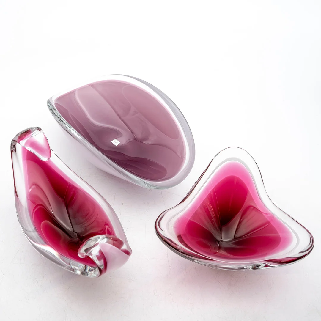 PAUL KEDELV. Konstglas, Flygsfors glasbruk, 1960-tal, (3 delar). — Art glass — Norrlands Auktionsverk