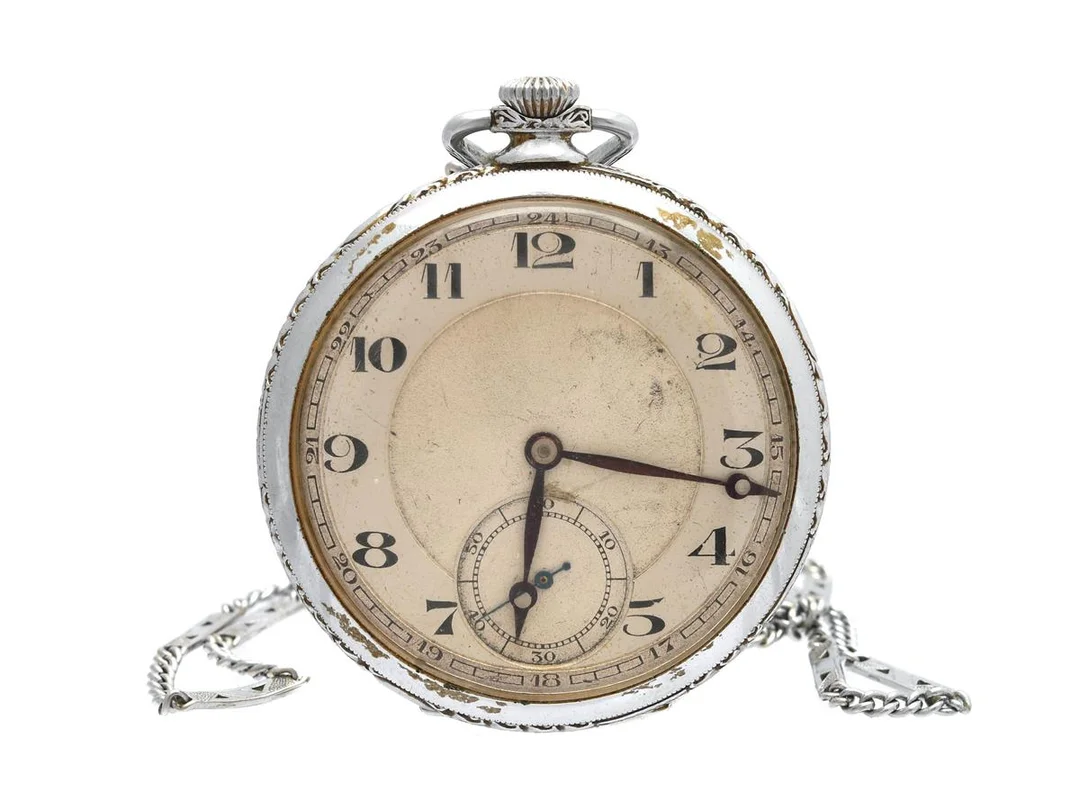 MIDO, frackur, 45 mm, Boett nr. 281169, stål, ankargång, urtavla ej signerad, skadad urtavla, ca 1935, fickurskedja i vitmetall. — Klockor/Mido — Kaplans