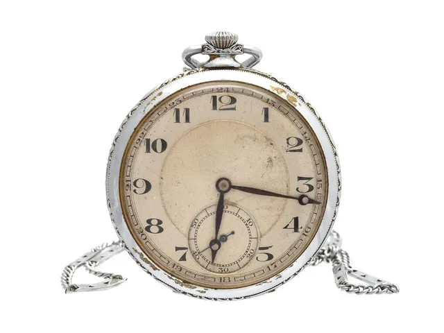 MIDO, frackur, 45 mm, Boett nr. 281169, stål, ankargång, urtavla ej signerad, skadad urtavla, ca 1935, fickurskedja i vitmetall.