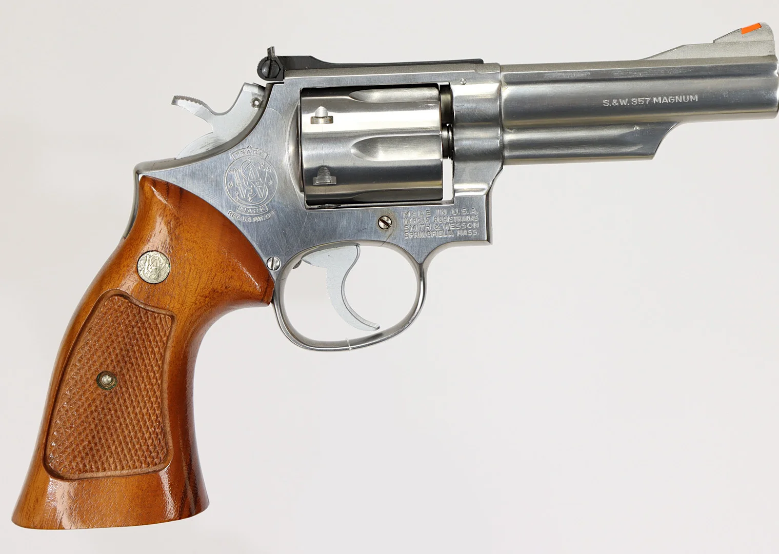 REVOLVER, Double Action, fabrikat Smith & Wesson, modell 66, kaliber .357 Magnum, tillv.nr 9K82172, se-nr SE1899335. — Revolvers — Walter Borg