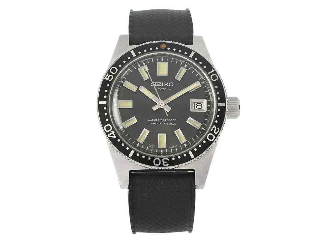 SEIKO, herrur, 37 mm, s.k. "62MAS", Cal 6217A, Serie nr. 6009173, Boett nr. 6217-8001, stål, automatisk, plexiglas, datum, defekt (akut servicebehov), gummiband, ca 1966. — Klockor/Seiko — Kaplans