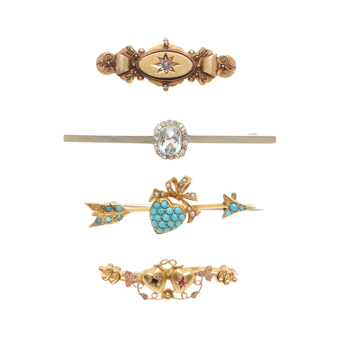 AN AQUAMARINE AND DIAMOND CLUSTER BROOCH. — Brooches & Pendants — Lawrences Auctioneers