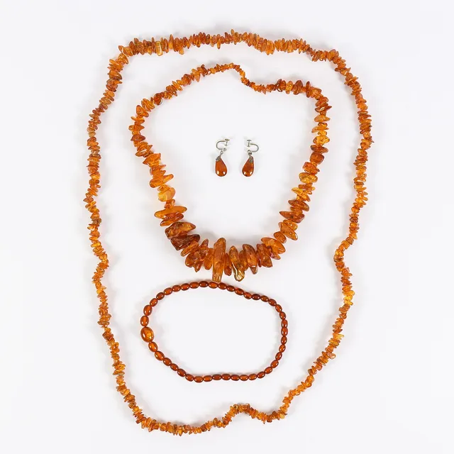 HALSBAND OCH ÖRHÄNGEN bärnsten.
