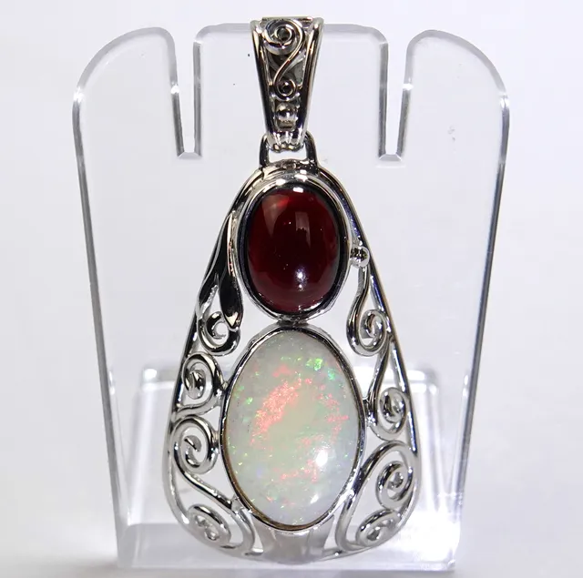 Anhänger Gold Opal Granat Weißgold 585.