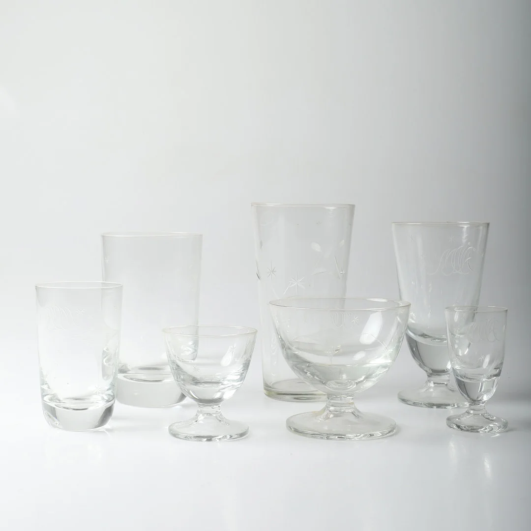 GLASSERVIS, 79 delar, med slipad dekor, 1900-tal. — Utility glass — Helsingborgs Auktionskammare