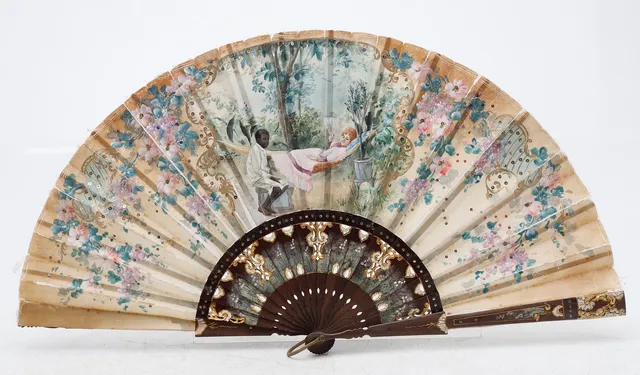 Fan with leaves in painted tulle and sequins.