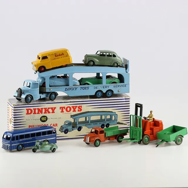 DINKY TOYS. Bedford Pullmore Car Transporter. inkl fordon.