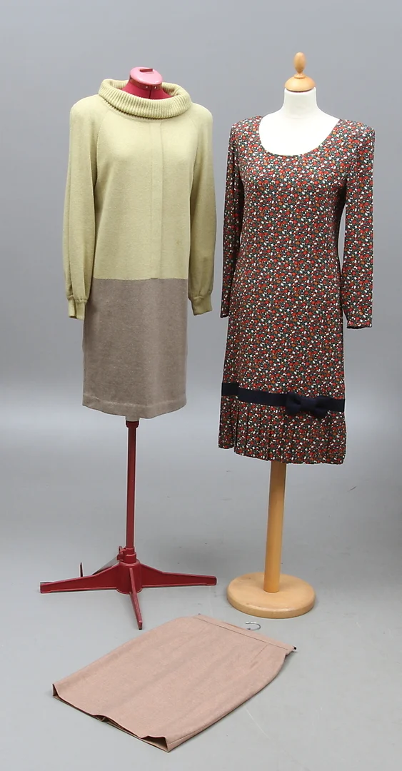 KLÄNNINGAR 2 st samt KJOL, Valentino. — Vintage & Designer Fashion — Auktionshuset Kolonn