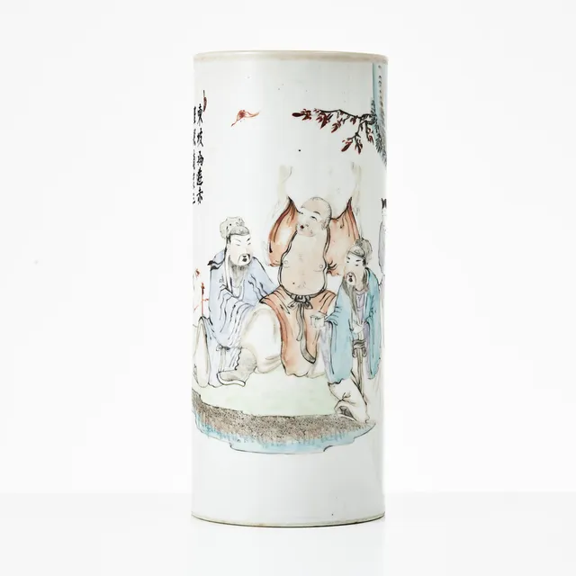 PENSELVAS, porslin, Kina, dekor i underglasyr med figurscener.