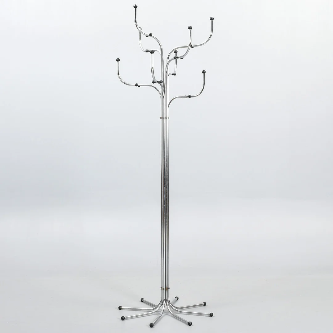 SIDSE WERNER. Stumtjener, "Coat tree", model "9999-1", Fritz Hansen, Danmark, formgivet 1971. forkromet metal. — Other — Sørensen Auktioner