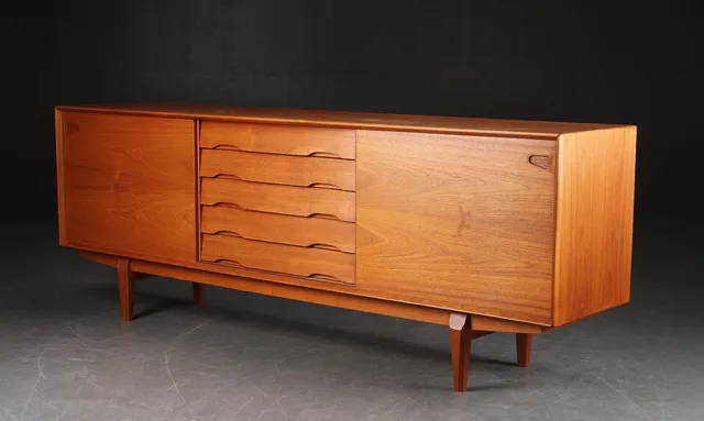 Skovby Møbelfabrik. Dresser made in teakwood, model 63