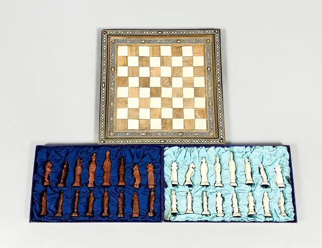 SCHACKSPEL & PJÄSER, asiatisk, 1900-tal.