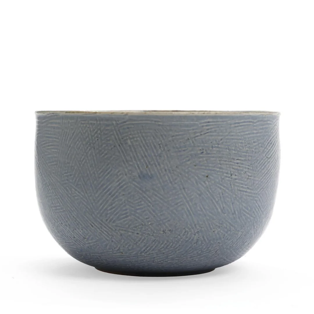 Deep bowl of stoneware modelled with straight sides. Decorated with light blue glaze over comb pattern. Signed monogram for Marie Hjorth and BM Hjorth. Manufactured by Hjorth, Bornholm. H. 11. Diam. 16.5 cm. — Modern Decorative Art — Bruun Rasmussen