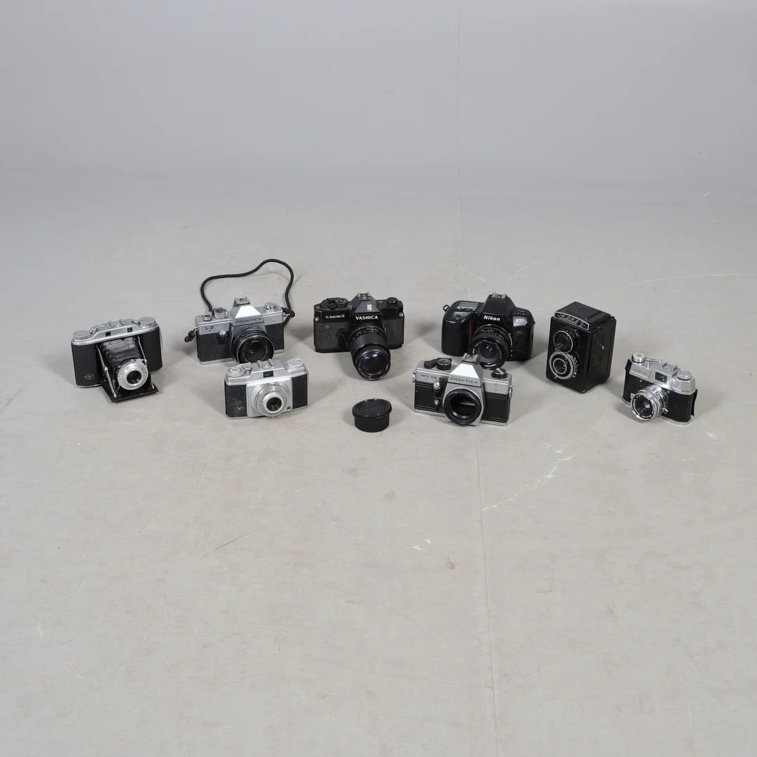VARIOUS VINTAGE CAMERAS & LENSES. — Cameras & accessories — Lawrences Auctioneers