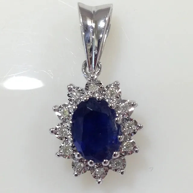 SAPPHIRE AND DIAMOND PENDANT.