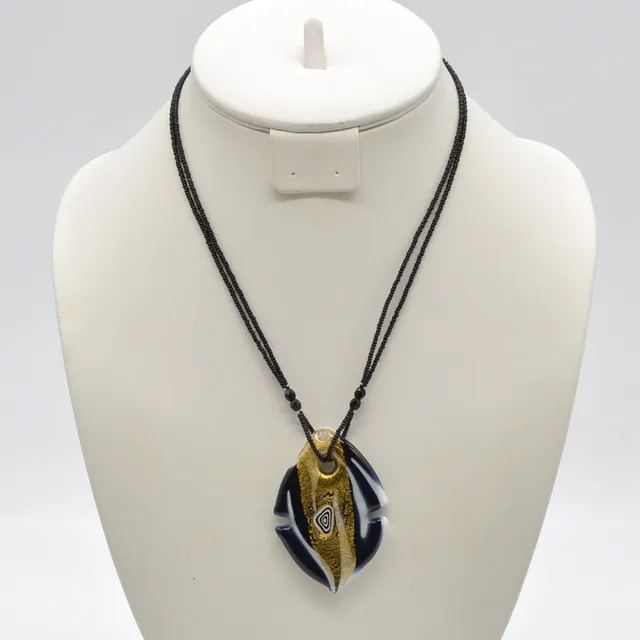 MURANO GLAS COLLIER, IN SCHWARZ-WEISS MIT GOLDFLITTER, HANDGEMACHT, VINTAGE.