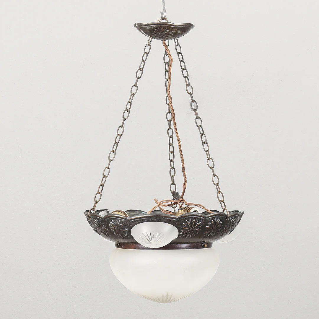 TAKLAMPA "Jugend", 1900-talets första hälft. — Ceiling lights — Karlstad Hammarö Auktionsverk