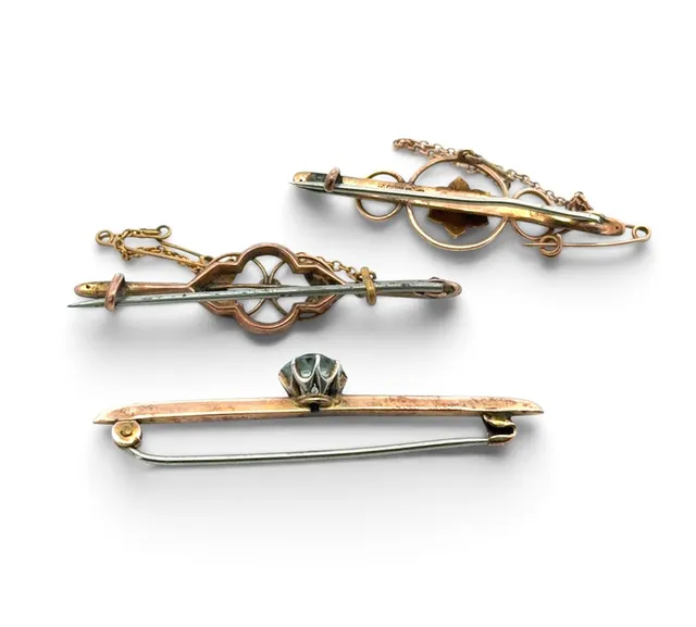 THREE GOLD BAR BROOCHES.