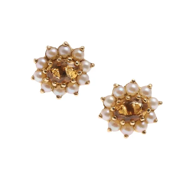 A PAIR OF CITRINE AND CULTURED PEARL CLUSTER STUD EARRINGS.