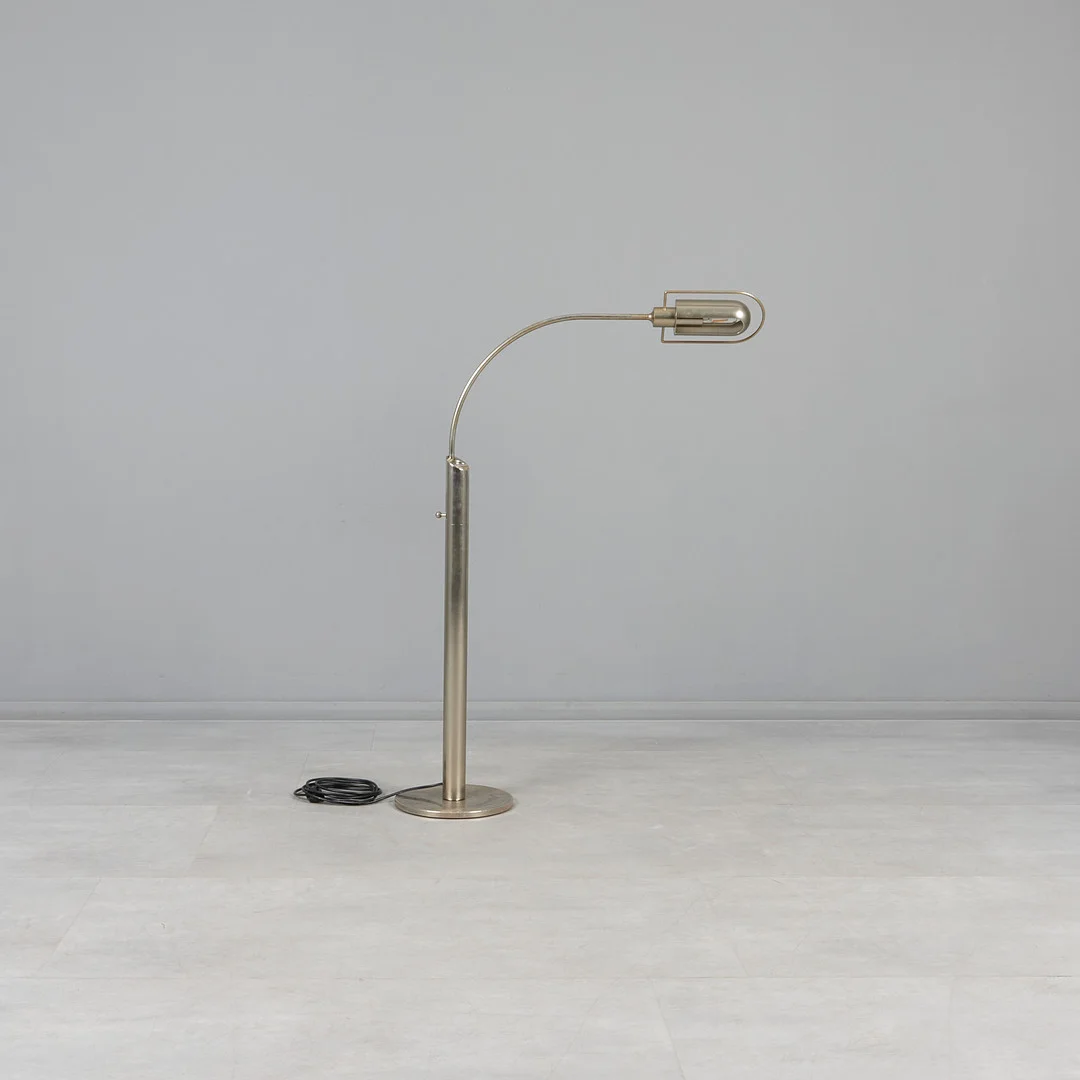 FLORIAN SCHULZ. IM STIL VON. Stehlampe / Leselampe, Metall, 1970er Jahre. — Floor lights — Stockholms Auktionsverk Köln