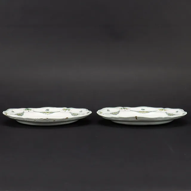 TALLRIKAR, 2 stycken, Fajans, Sydeuropa, troligen 1700-tal.