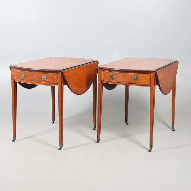A PAIR OF EDWARDIAN SATINWOOD AND CROSSBANDED PEMBROKE TABLES.
