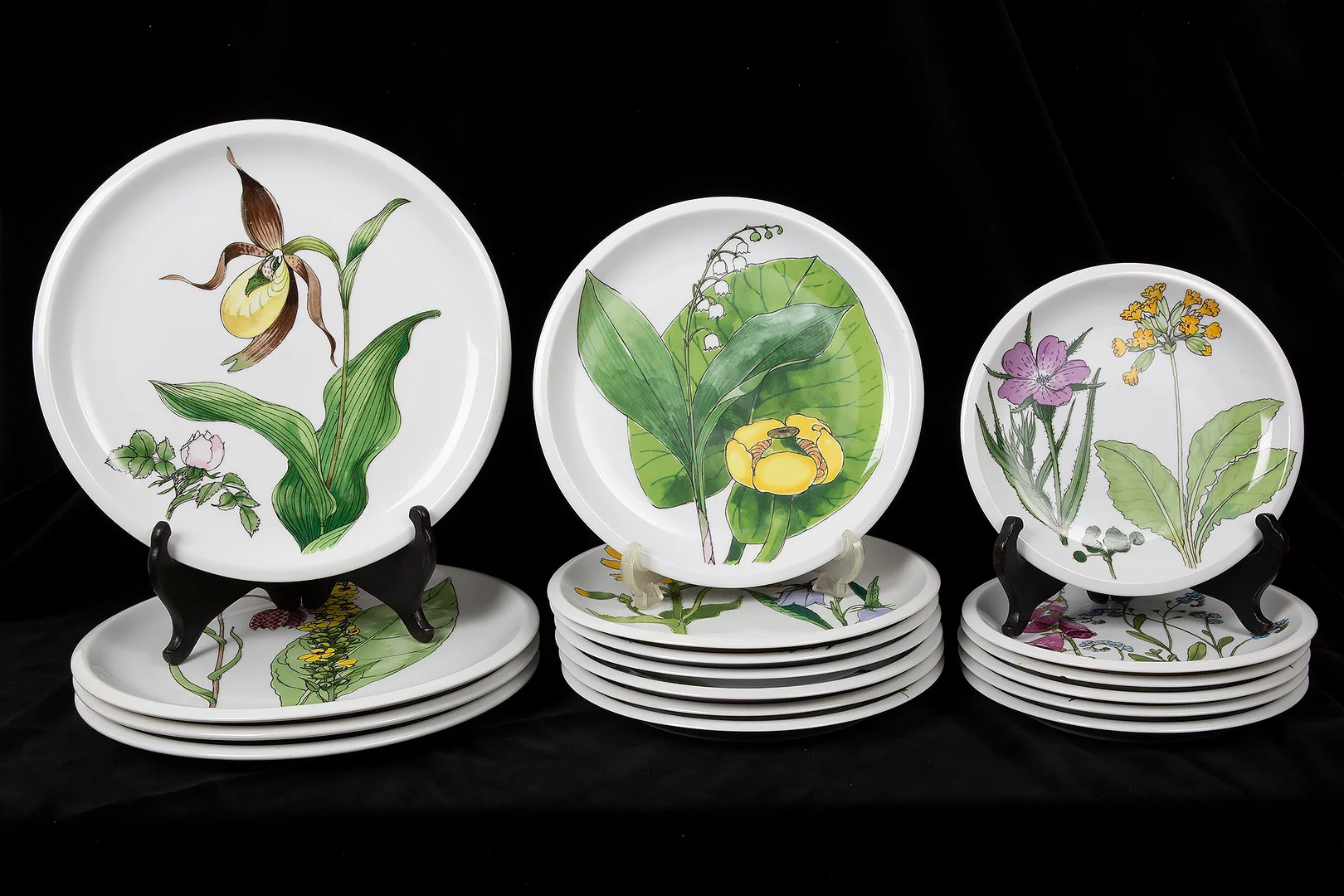 MARGUERITE WALFRIDSSON. 17 servisdelar, "Midsommar", IKEA, Sverige, 1970-tal. — European — Stockholms Auktionsverk Göteborg
