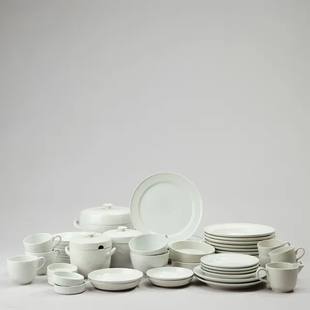 GERTRUD VASEGAARD (1912-2007). Royal Copenhagen 'GEMMA' service af hvidt porcelæn (46).