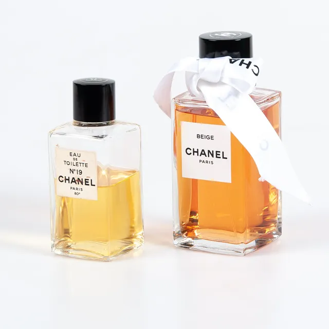 FLASKOR. Chanel, Paris, 2 st.