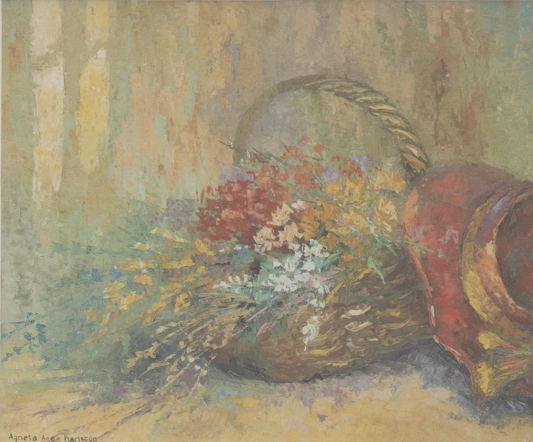 AGNETA ”AGGE” KARLSSON (FÖDD 1956). Sommarblommor i korg, akvarell, signerad. — Paintings — Garpenhus Auktioner