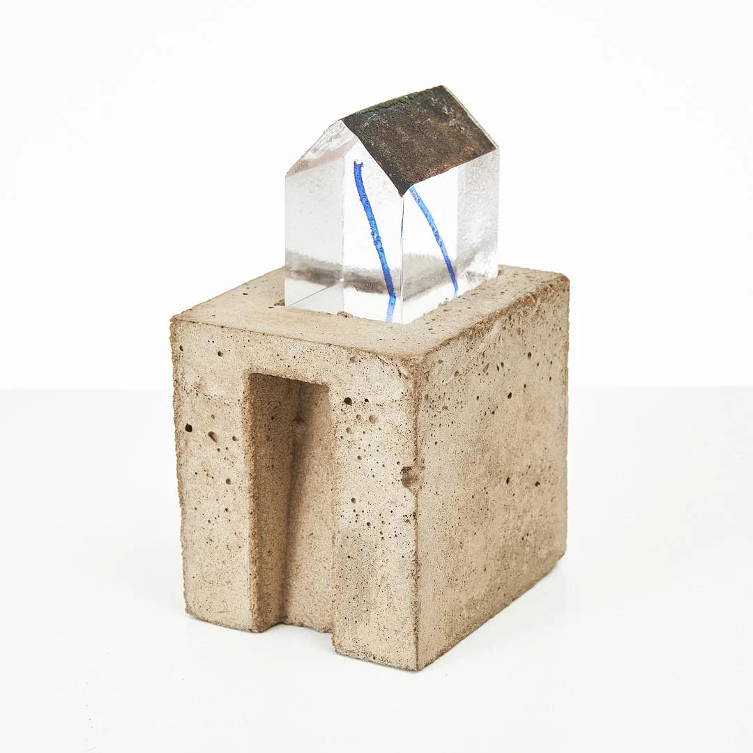 CHRISTIAN VON SYDOW (1950-2025). Skulptur, sandgjutet glas och betong, signerad i betongen. — Art glass — Stockholms Auktionsverk Magasin 5