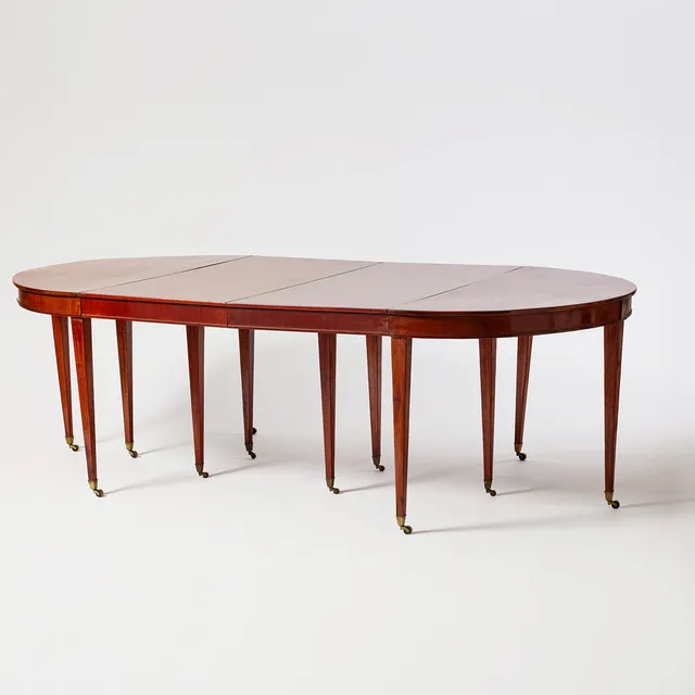 MATBORD, sengustavianskt, 1800-talets början, fanerat med mahogny, fyra senare fanerade iläggsskivor.
