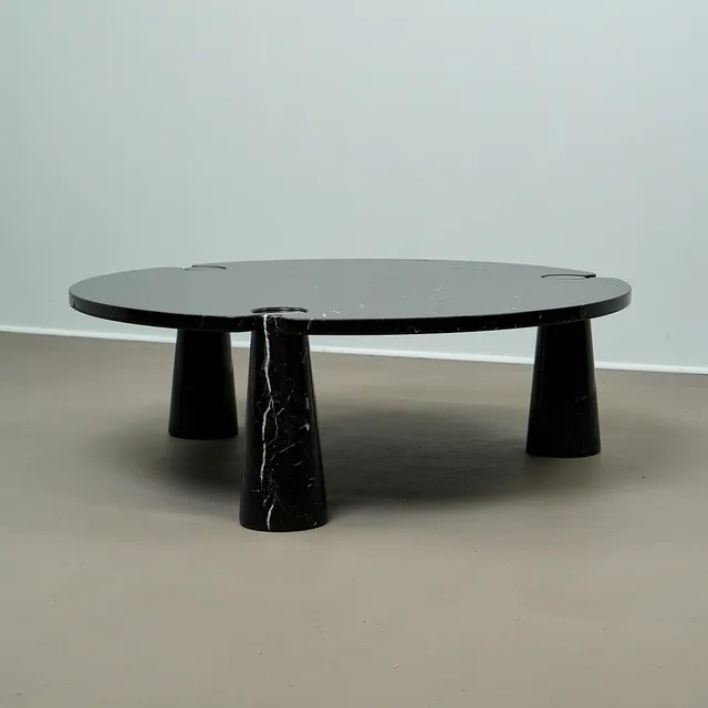 ANGELO MANGIAROTTI. Tisch/ Couchtisch, Modell „Eros“, Marmor, Italien, 1970er Jahre.