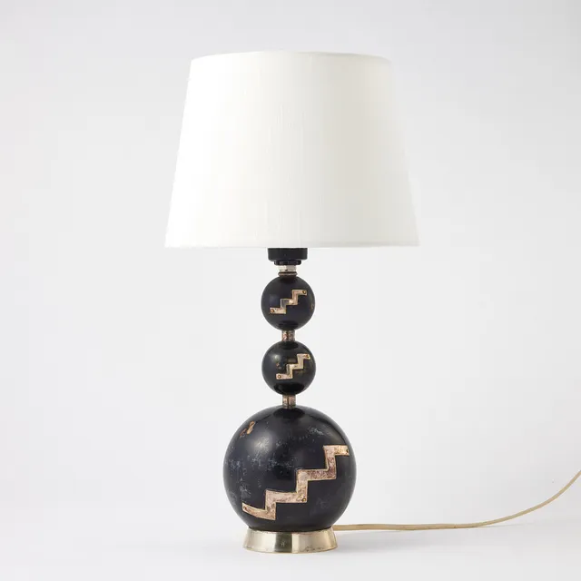 SYLVIA STAVE. Bordslampa, C.G. Hallberg, 1930-tal, modell 2963, svärtat trä och nysilver.