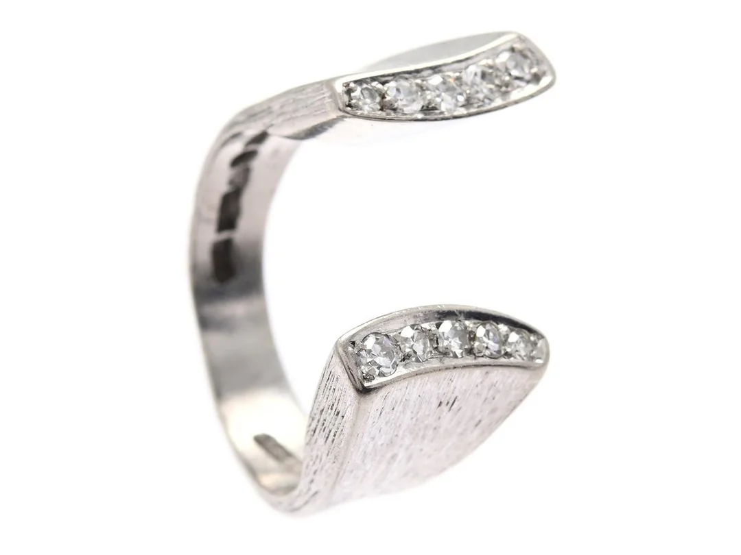 ENGELBERT, ring, 18K vitguld, 10 åttkantslipade diamanter ca 0,21 ctv, Stigbert, Stockholm, stl 16 mm, vikt 7,0 g. — Smycken/Ring — Kaplans