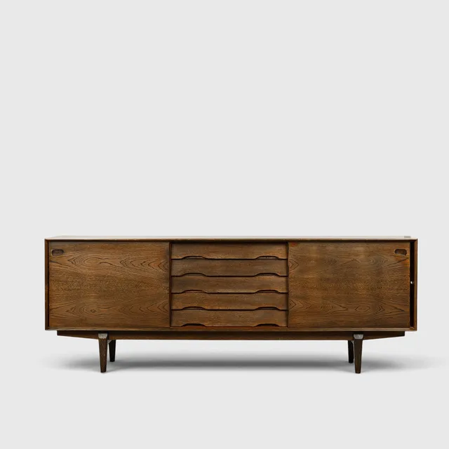 HENRY ROSENGREN HANSEN. Skænk af eg, model 65, fremstillet hos Skovby Møbelfabrik.